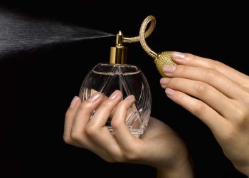Empresa produz perfume com cheiro de familiares mortos