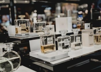 Explorando a Perfumaria de Nicho: Autenticidade e Exclusividade em Contraste com o Mercado Comercial
