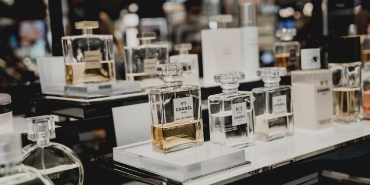 Explorando a Perfumaria de Nicho: Autenticidade e Exclusividade em Contraste com o Mercado Comercial em Noticias Explorando a Perfumaria de Nicho: Autenticidade e Exclusividade em Contraste com o Mercado Comercial