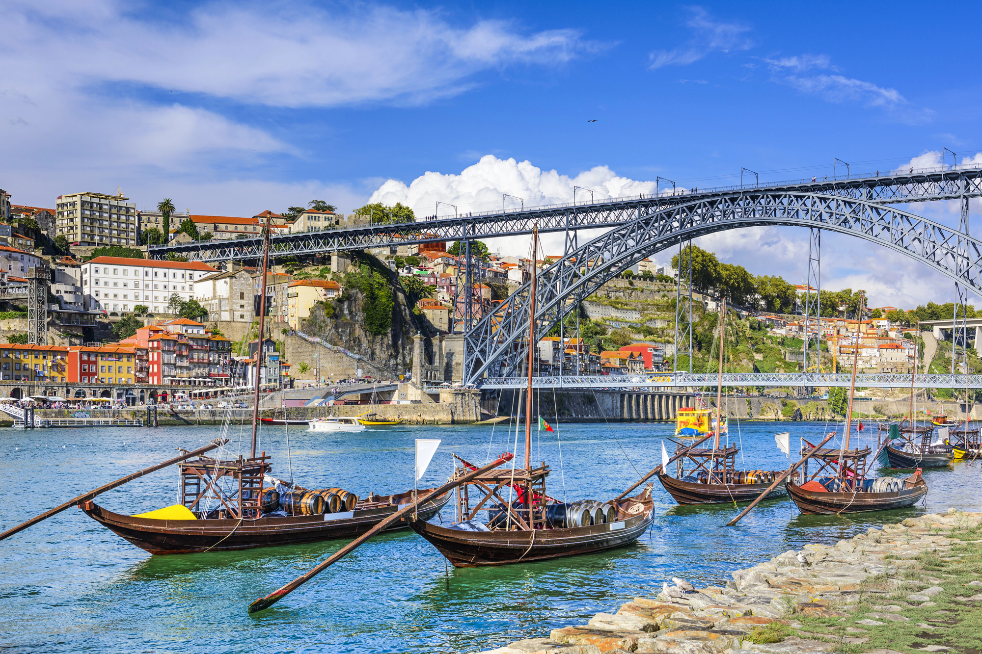 Descubra Portugal Através dos Sentidos: Viagens em Família com Aromas Inesquecíveis
