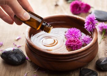 A Arte da Aromaterapia: Benefícios e Usos dos Aromas para a Saúde e Bem-Estar