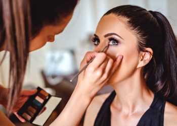 Maquilhagem de Olhos: Técnicas e Dicas para Criar um Olhar Deslumbrante