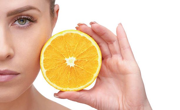 Vitamina C no Skincare: Como Iluminar e Uniformizar a Pele? em Produtos Profissionais Vitamina C no Skincare: Como Iluminar e Uniformizar a Pele?