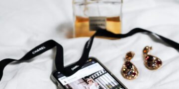 Perfumes à distância de um clique: como comprar fragrâncias online com envios nacionais cómodos