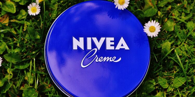 Creme Nivea da Lata Azul: Um Ícone de Beleza Intemporal