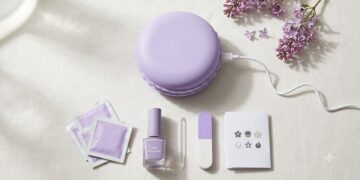 Unhas de Salão em Casa: O Fascínio do Kit Le Mini Macaron Lilac Blossom